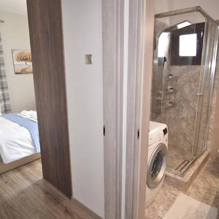 αnastasia Privileged Kastoria